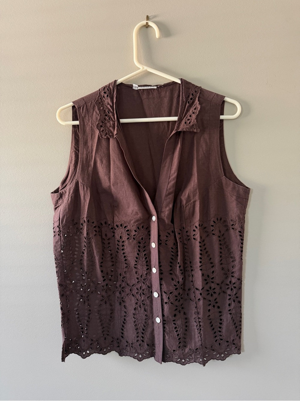 Sleeveless Eyelet Button-Front Blouse - Brown